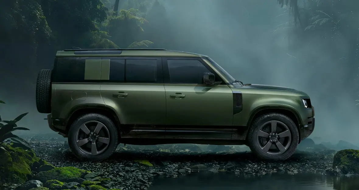 مزايا Land Rover Defender 110 2026 في السعودية – SUV فاخرة بقدرات أوف رود قوية