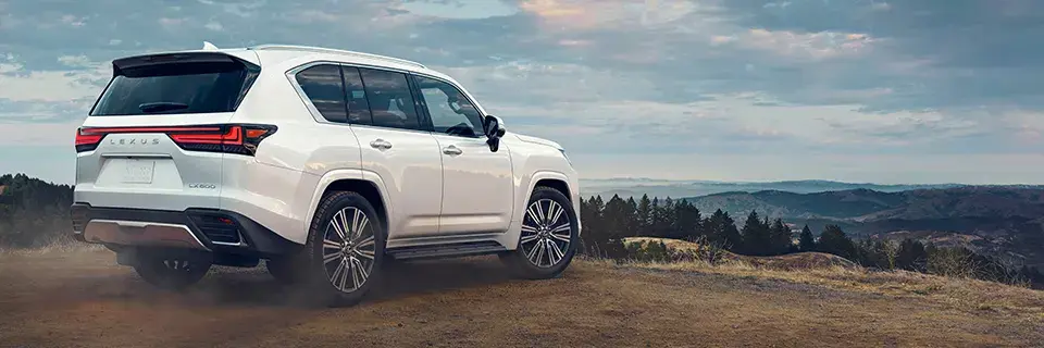 مزايا Lexus LX700h Overtrail 2025 في السعودية – SUV هجينة فاخرة بقدرات أوف رود قوية