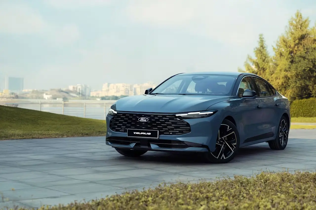 مواصفات فورد تورس تيتانيوم 2026 في السعودية